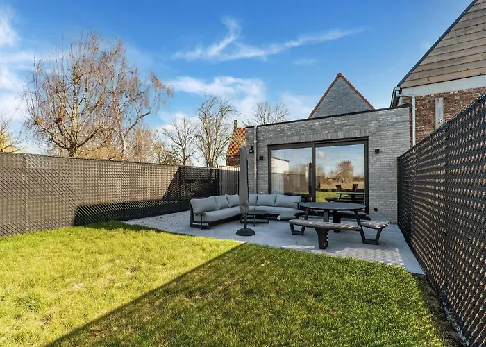 Modern Holiday Home With Garden