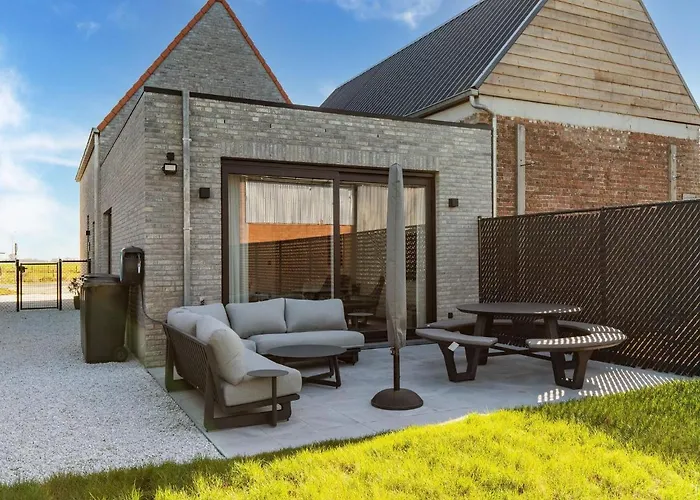 Modern Holiday Home With Garden