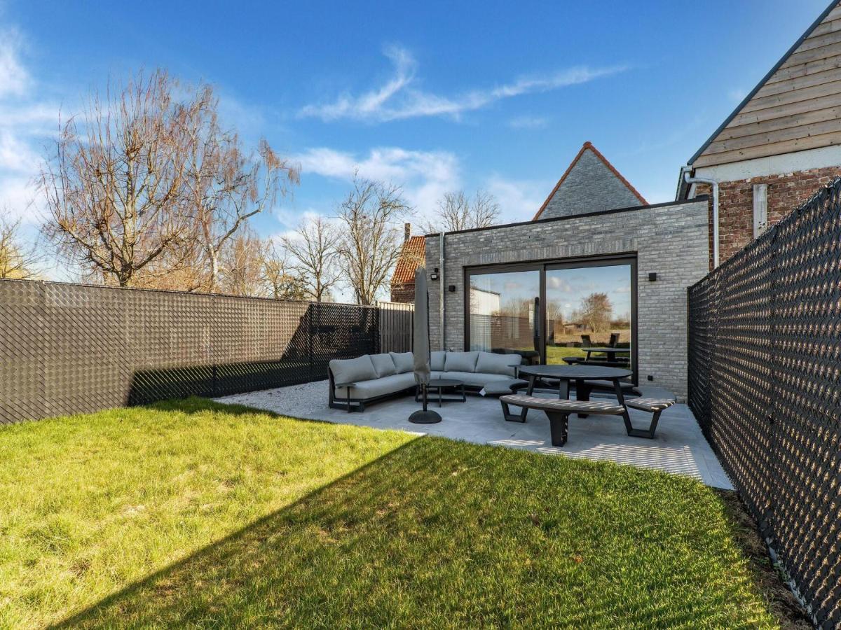 Ferienhaus Modern With Garden